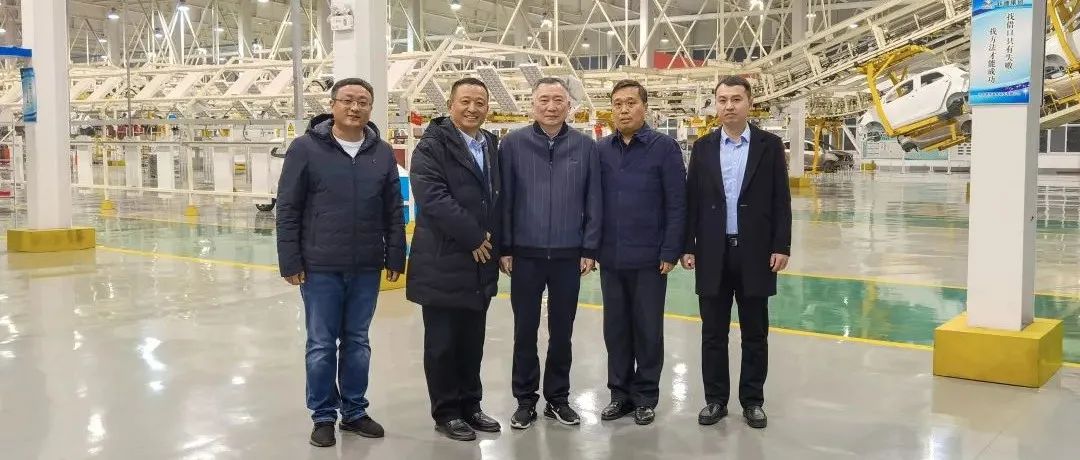 徐工集团副总裁罗东海到跃迪集团了解新能源纯电动渣土车的生产和投放情况
