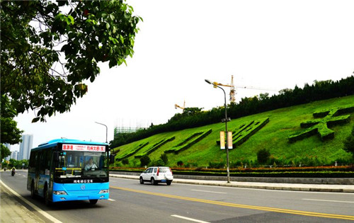 湖北丹江口市18辆纯电动公交车正式投入运营