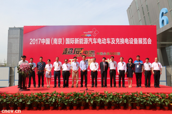 2017南京新能源汽车展顺利开幕 跃迪YD360全新锂电版备受关注 