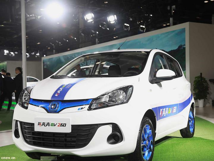 五菱宏光MINIEV销量突破27万辆 多家车企加速推进微型电动汽车进程