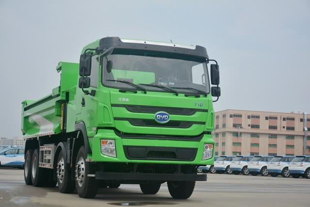 全球首批全密闭式智能纯电动泥头车在深圳试运营