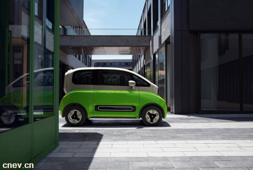 新能源车产销两旺拉动业绩 动力电池企业角逐激烈