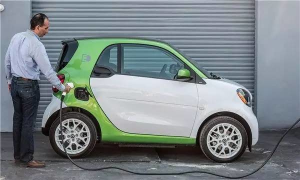 Smart宣布2017两座电动车美国降价 逐步停售汽油车